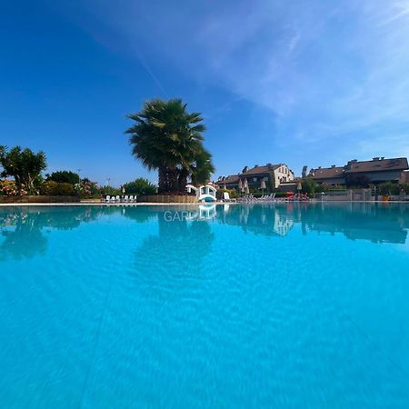 Perla Apartment - 3 Piscine E Un Bar - Desenzano Десенцано дел Гарда Екстериор снимка