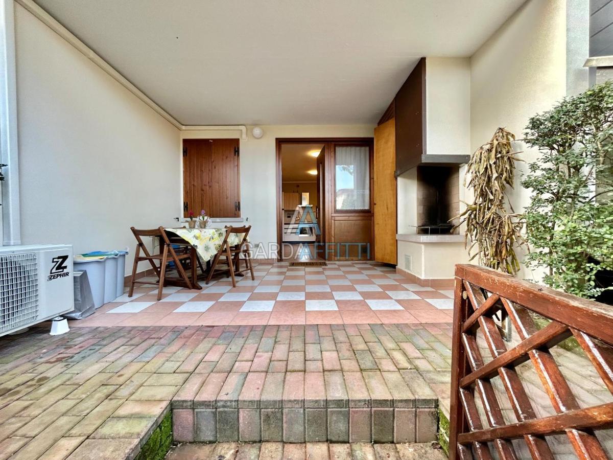 Perla Apartment - 3 Piscine E Un Bar - Desenzano Десенцано дел Гарда Екстериор снимка