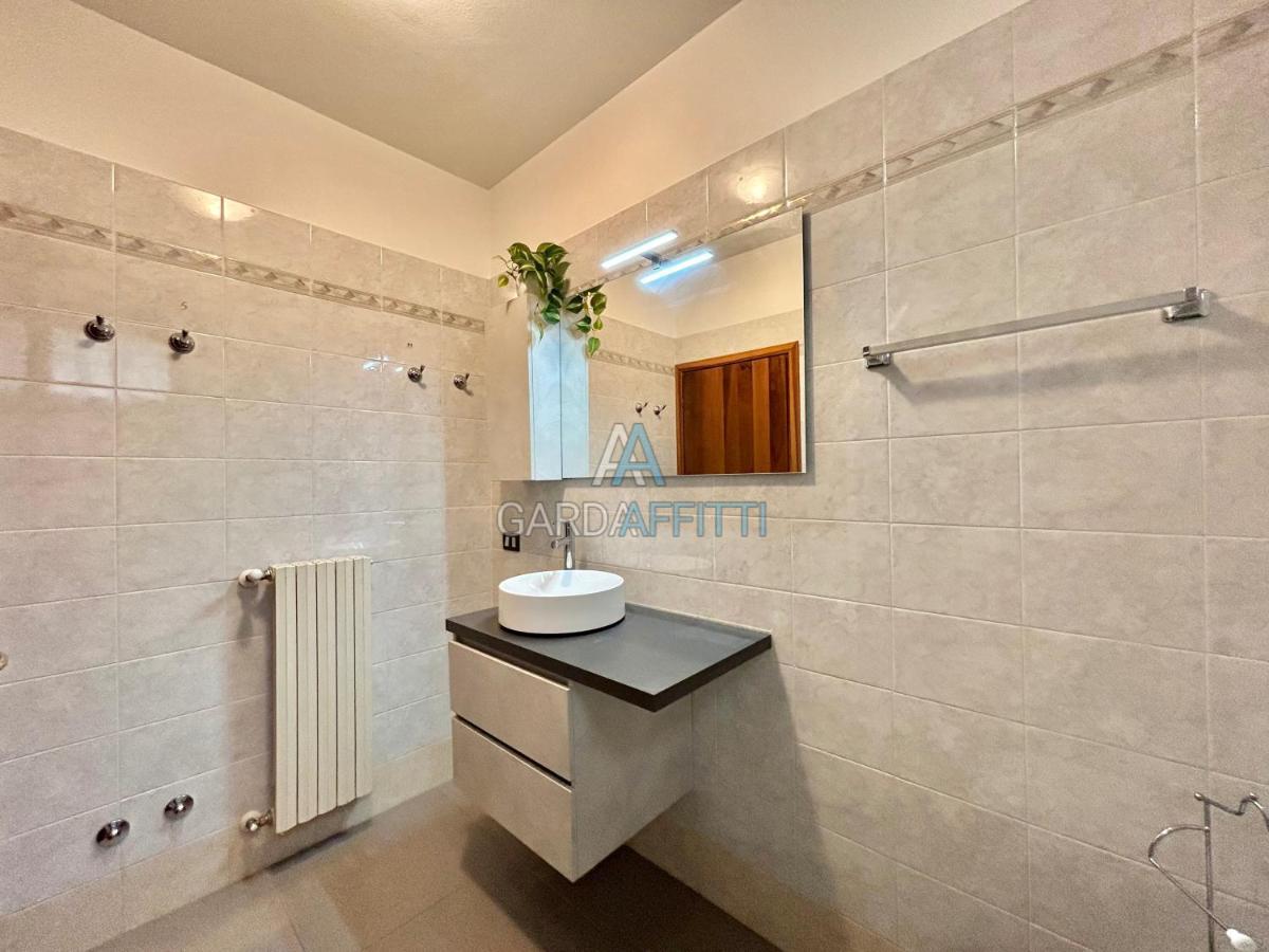 Perla Apartment - 3 Piscine E Un Bar - Desenzano Десенцано дел Гарда Екстериор снимка