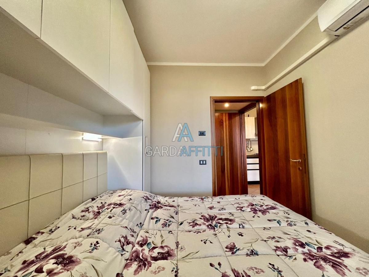 Perla Apartment - 3 Piscine E Un Bar - Desenzano Десенцано дел Гарда Екстериор снимка