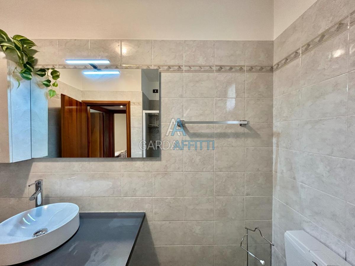 Perla Apartment - 3 Piscine E Un Bar - Desenzano Десенцано дел Гарда Екстериор снимка