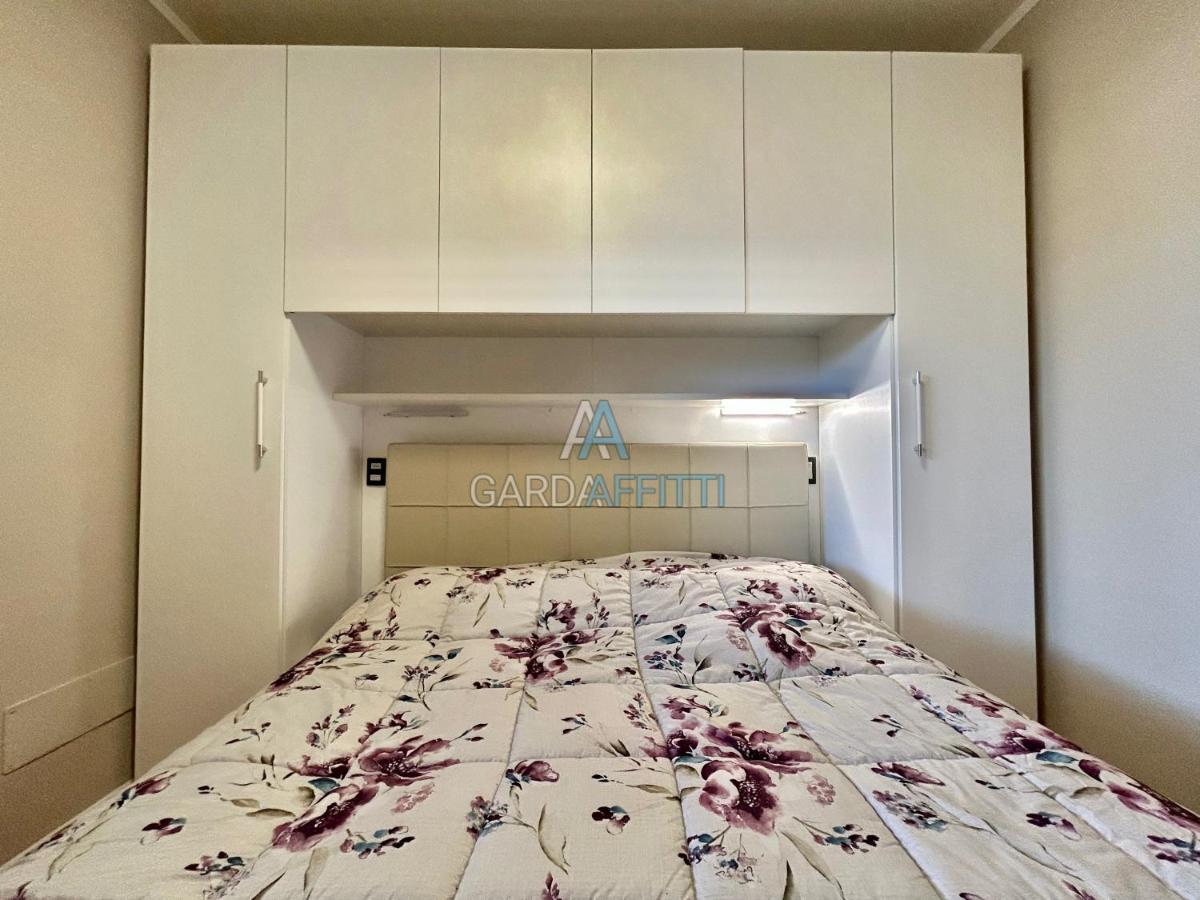 Perla Apartment - 3 Piscine E Un Bar - Desenzano Десенцано дел Гарда Екстериор снимка