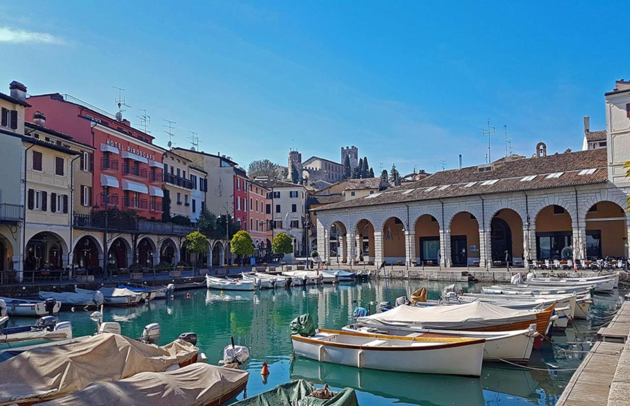 Perla Apartment - 3 Piscine E Un Bar - Desenzano Десенцано дел Гарда Екстериор снимка
