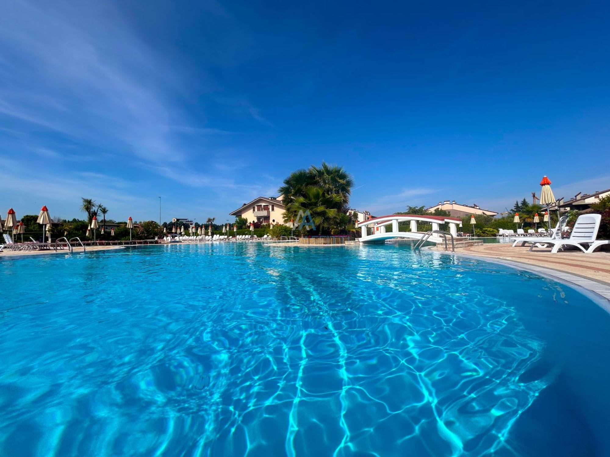Perla Apartment - 3 Piscine E Un Bar - Desenzano Десенцано дел Гарда Екстериор снимка