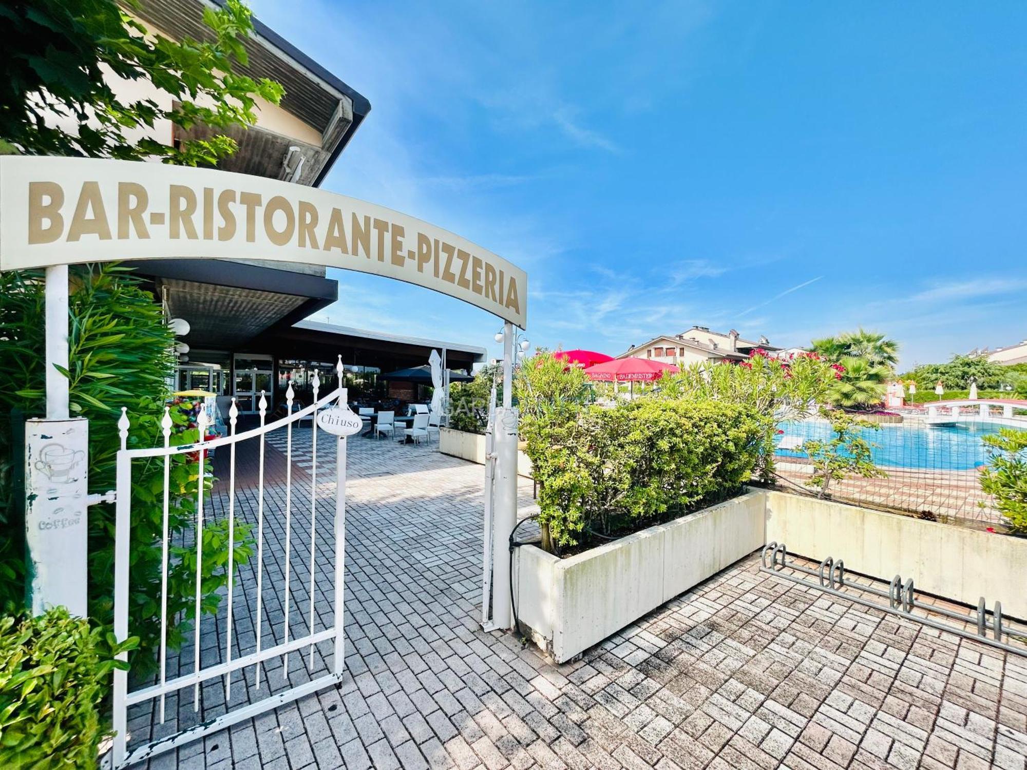 Perla Apartment - 3 Piscine E Un Bar - Desenzano Десенцано дел Гарда Екстериор снимка