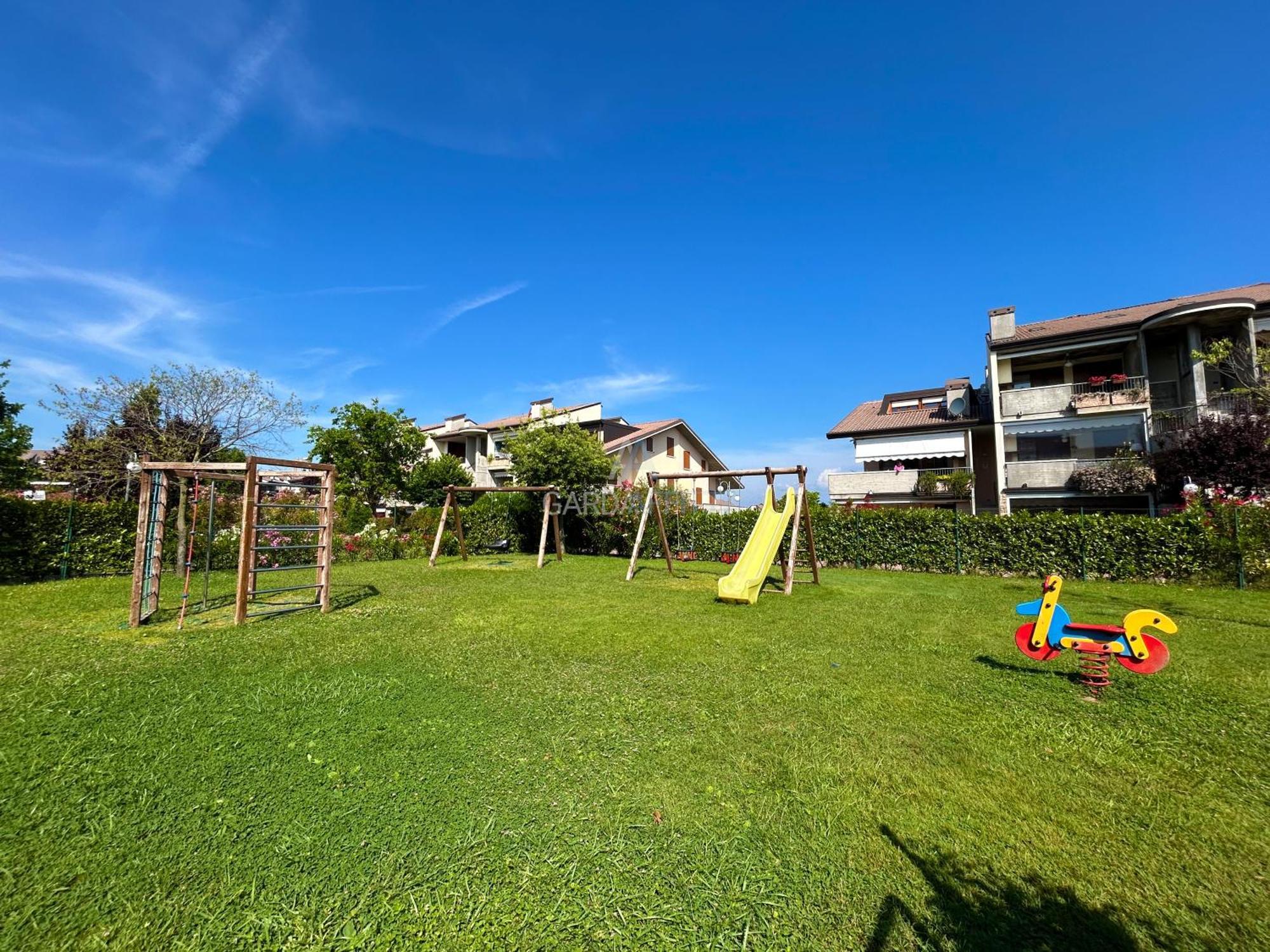 Perla Apartment - 3 Piscine E Un Bar - Desenzano Десенцано дел Гарда Екстериор снимка