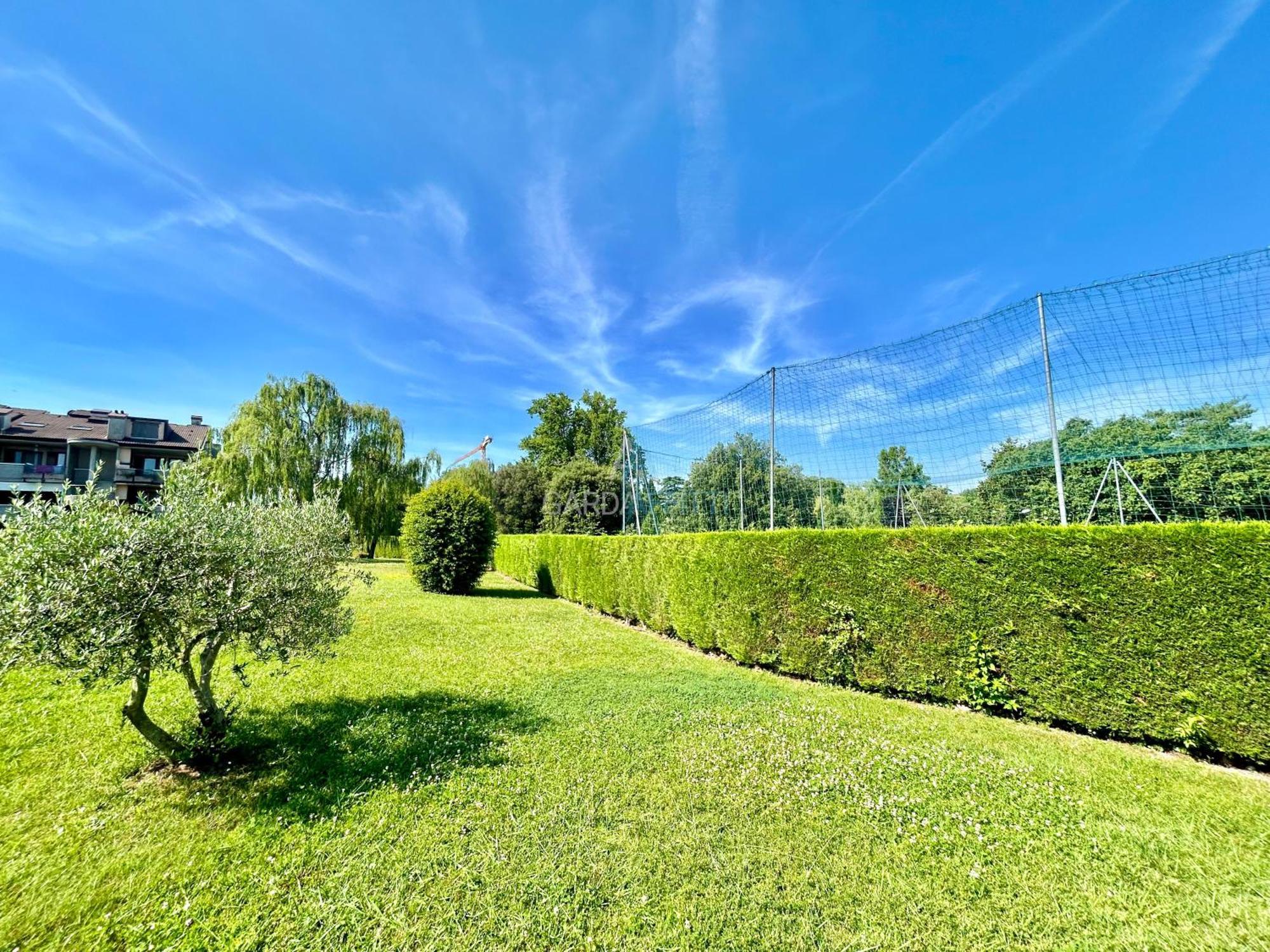 Perla Apartment - 3 Piscine E Un Bar - Desenzano Десенцано дел Гарда Екстериор снимка