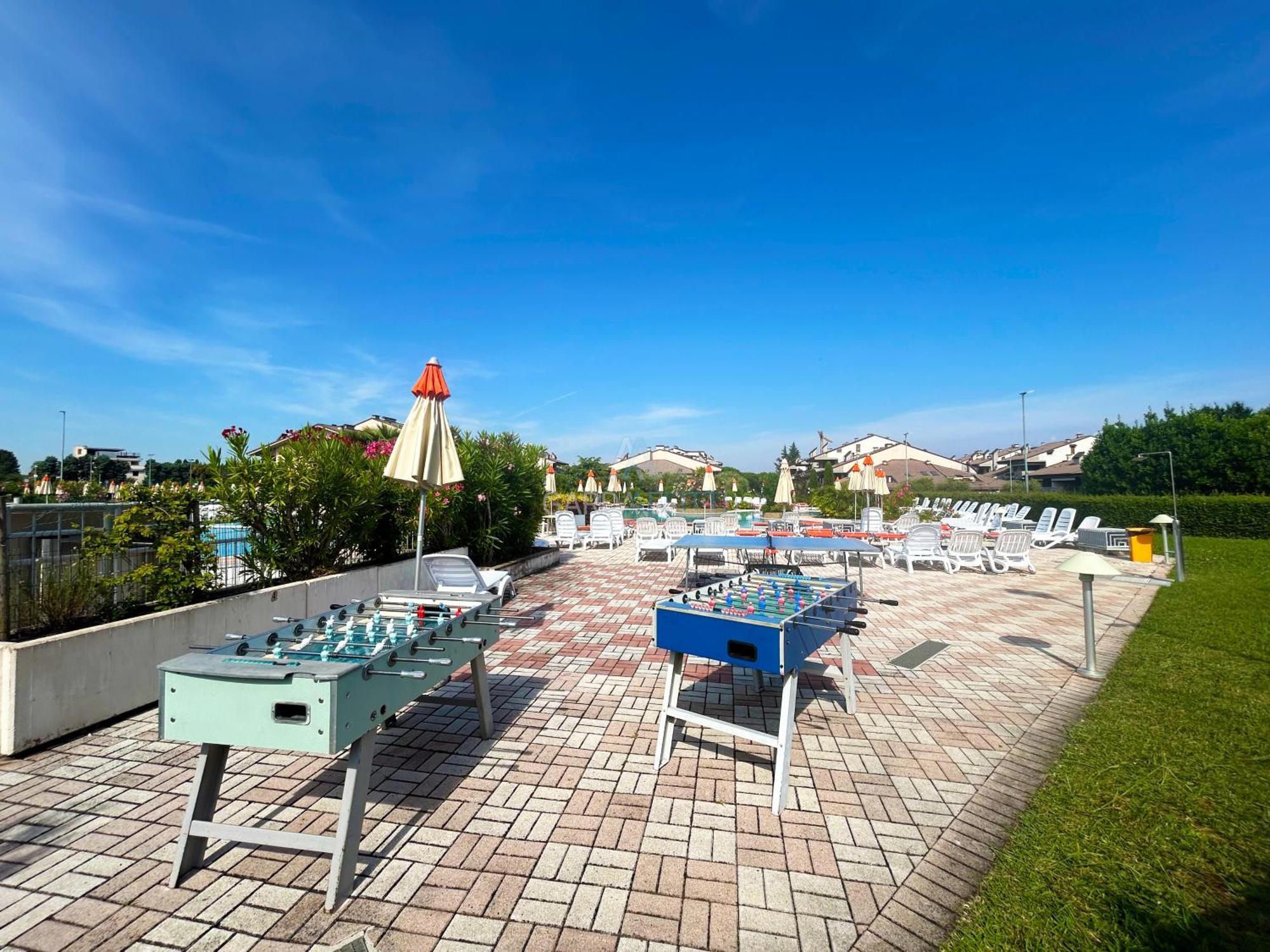 Perla Apartment - 3 Piscine E Un Bar - Desenzano Десенцано дел Гарда Екстериор снимка