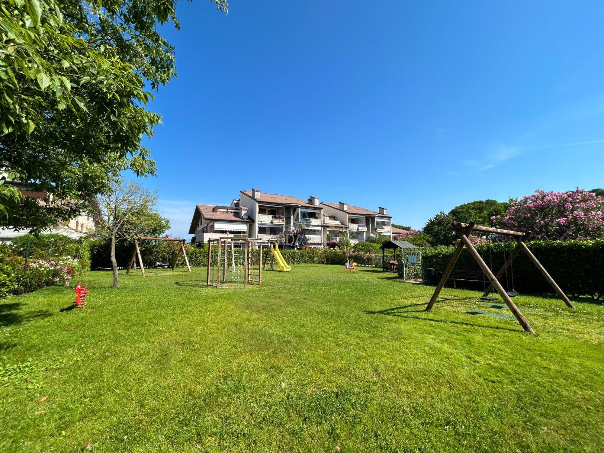 Perla Apartment - 3 Piscine E Un Bar - Desenzano Десенцано дел Гарда Екстериор снимка